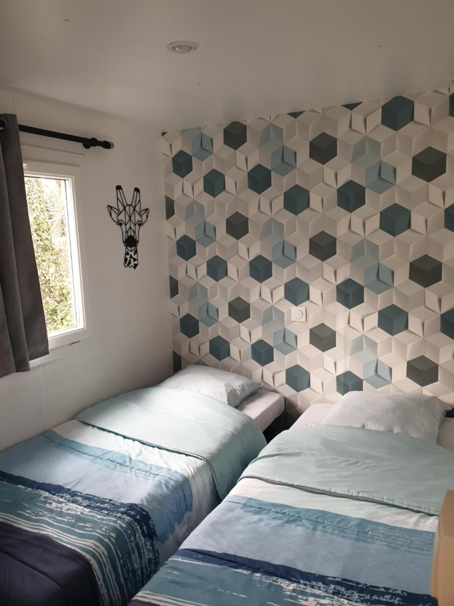 Camping Domaine Des Iscles La Roque d'Antheron Bagian luar foto