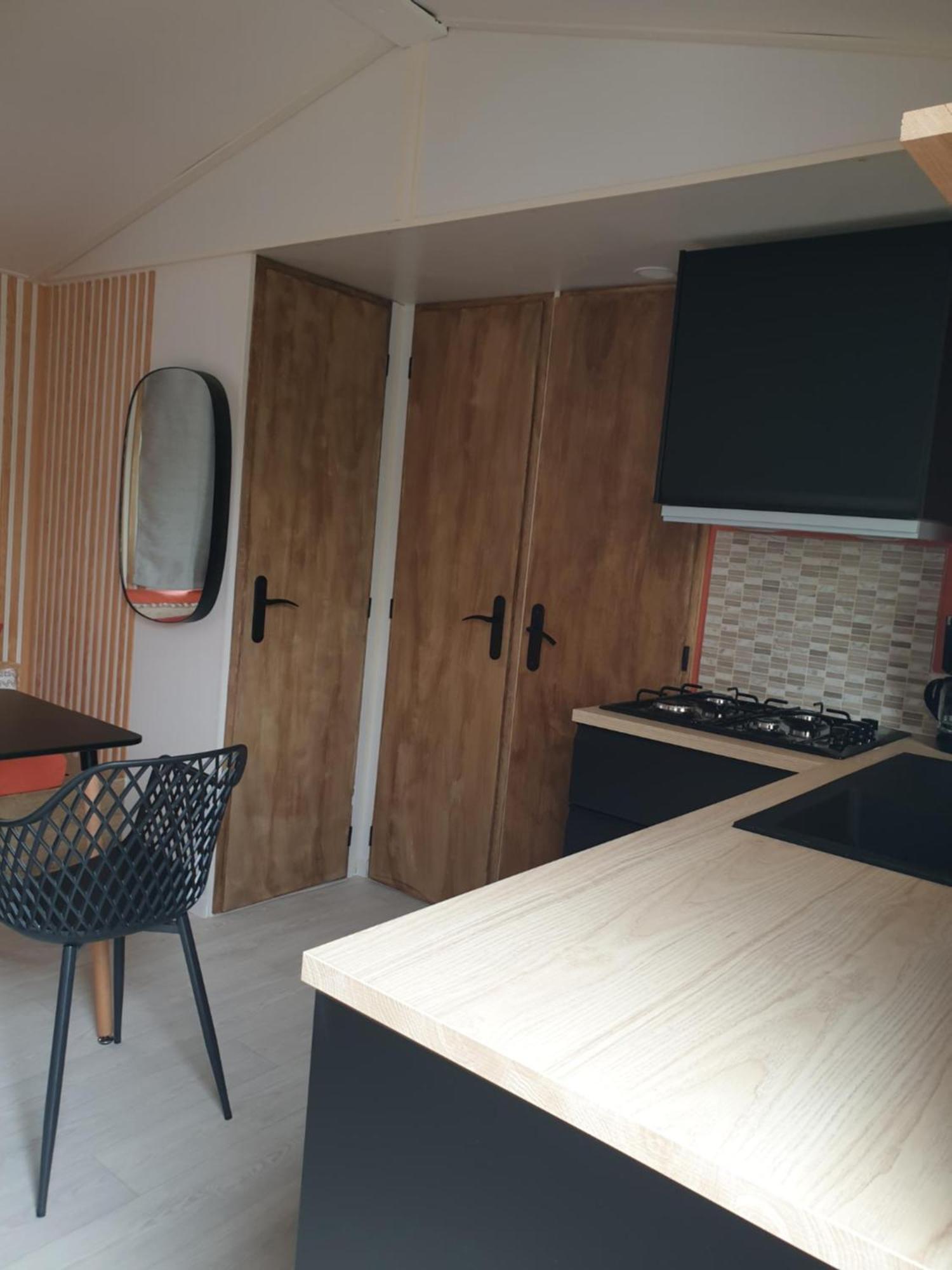 Camping Domaine Des Iscles La Roque d'Antheron Bagian luar foto