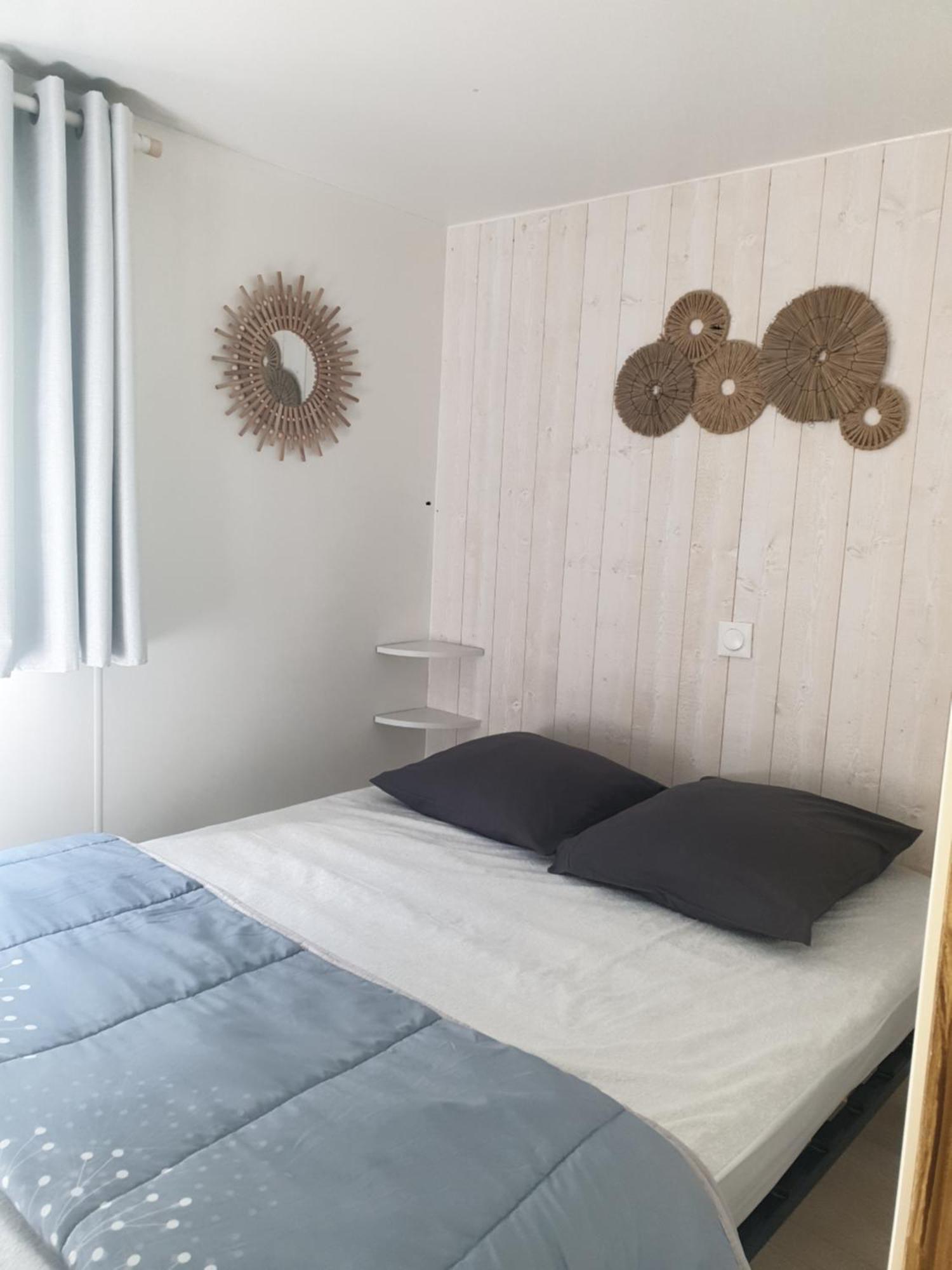 Camping Domaine Des Iscles La Roque d'Antheron Bagian luar foto