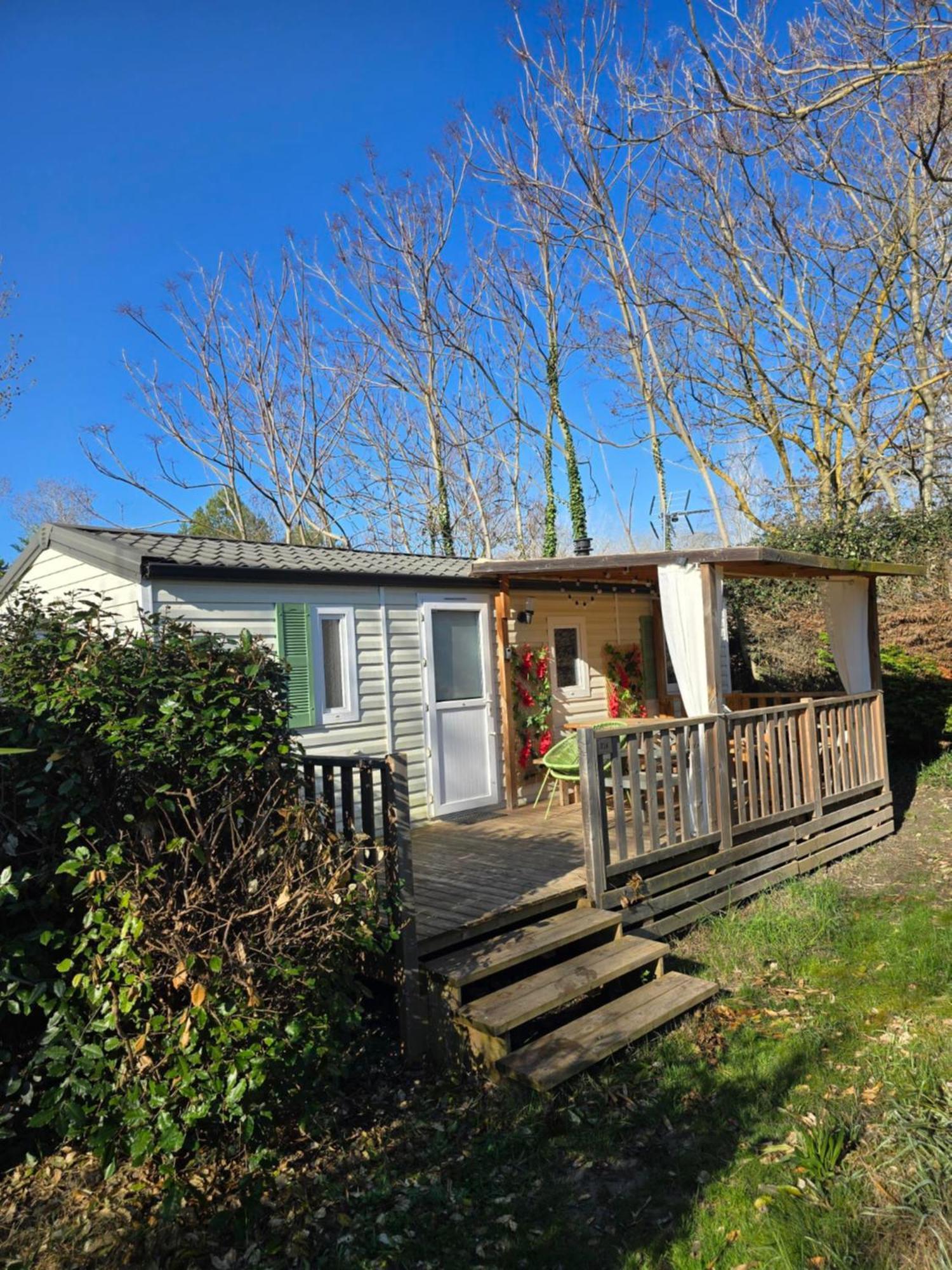 Camping Domaine Des Iscles La Roque d'Antheron Bagian luar foto